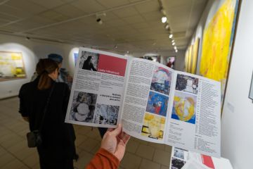 Na pokladně můžete zakoupit i katalog k výstavě.